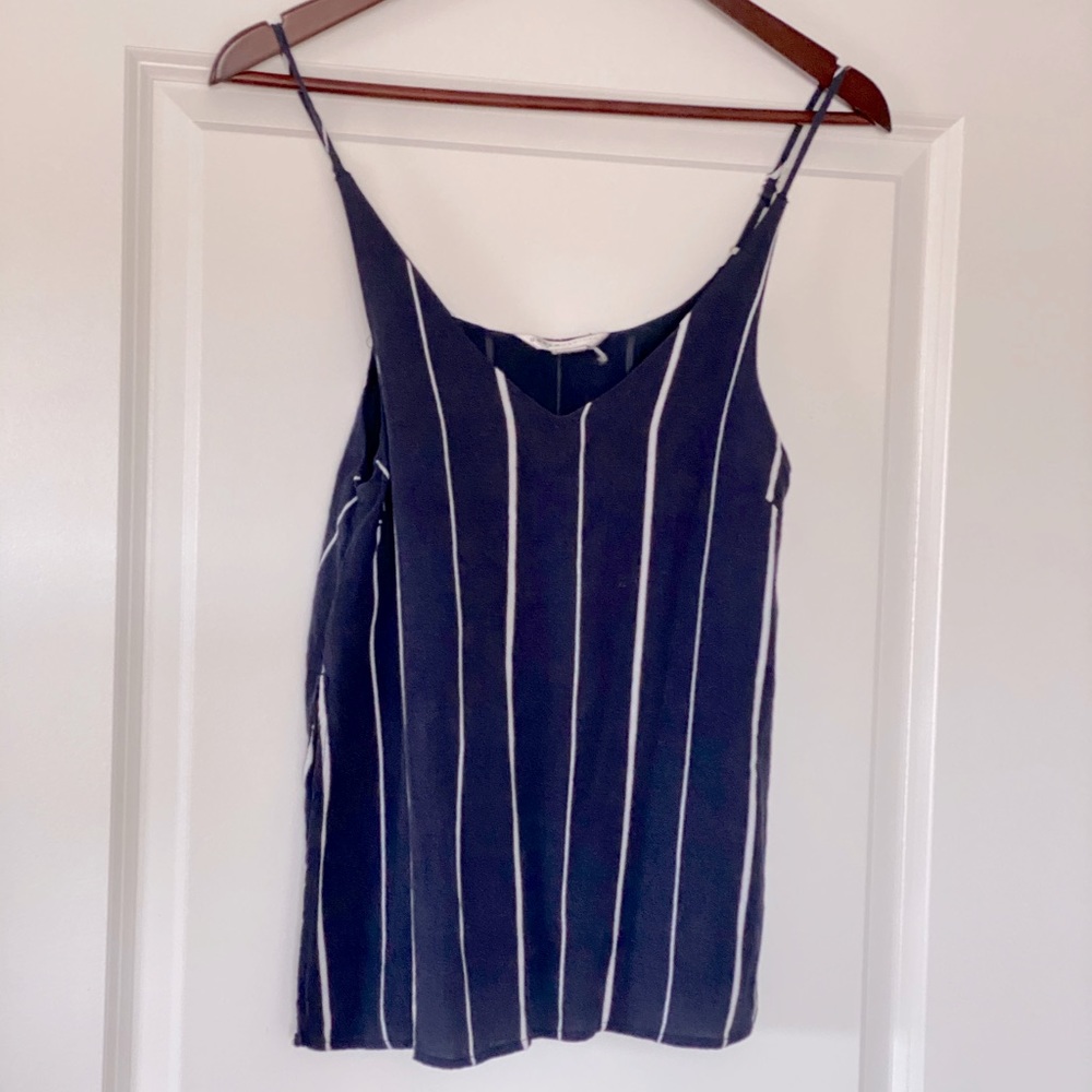 🌸 Sleeveless Cami blouse- Donating Soon!